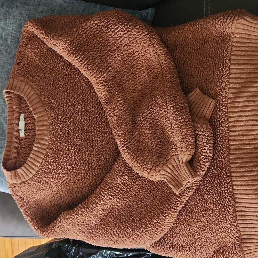 Long-sleeved AE sweater